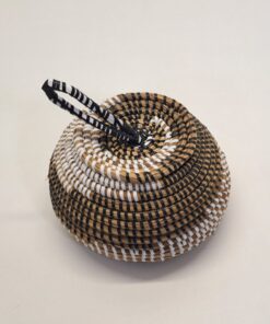 Alternative view of DA MINI ~ CESTA CON TAPA PLANA MIX