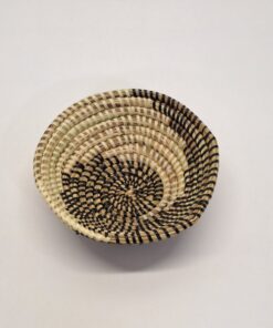 Alternative view of FUENTE CIRCULAR ~ NEGRO Y BEIGE