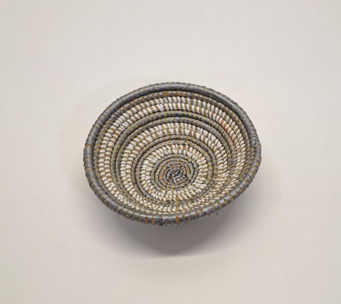Fuente Circular Artesanal / Bol "Gris & Blanco" - Imagen 2