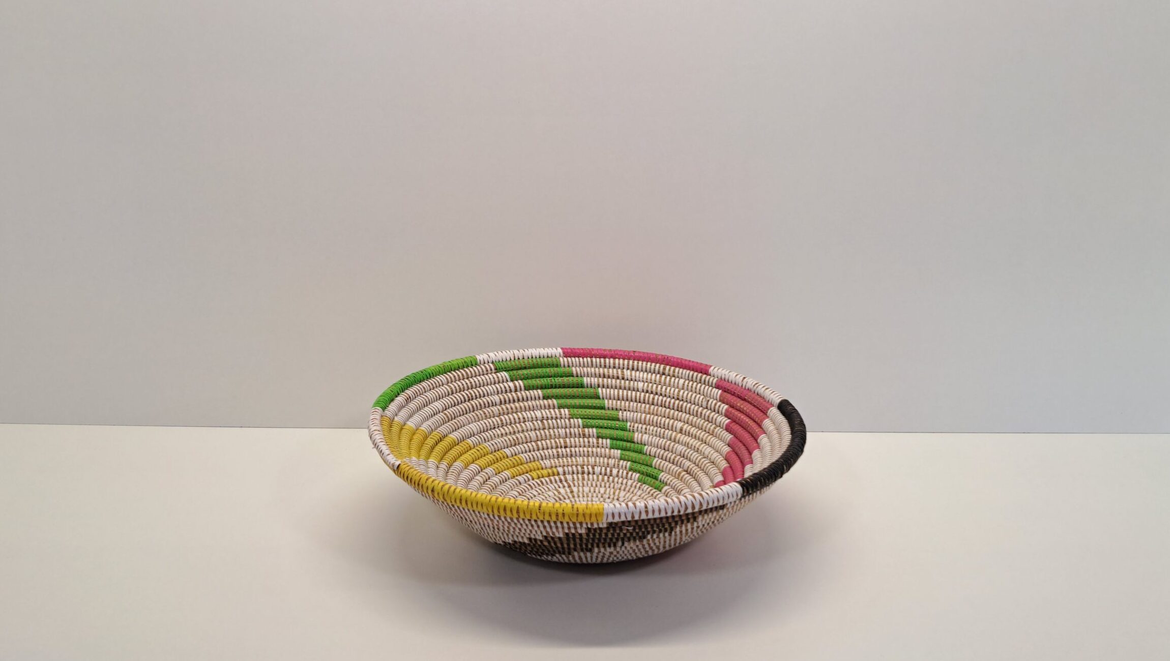 FUENTE CIRCULAR GRANDE ~ BLANCO Y COLORES