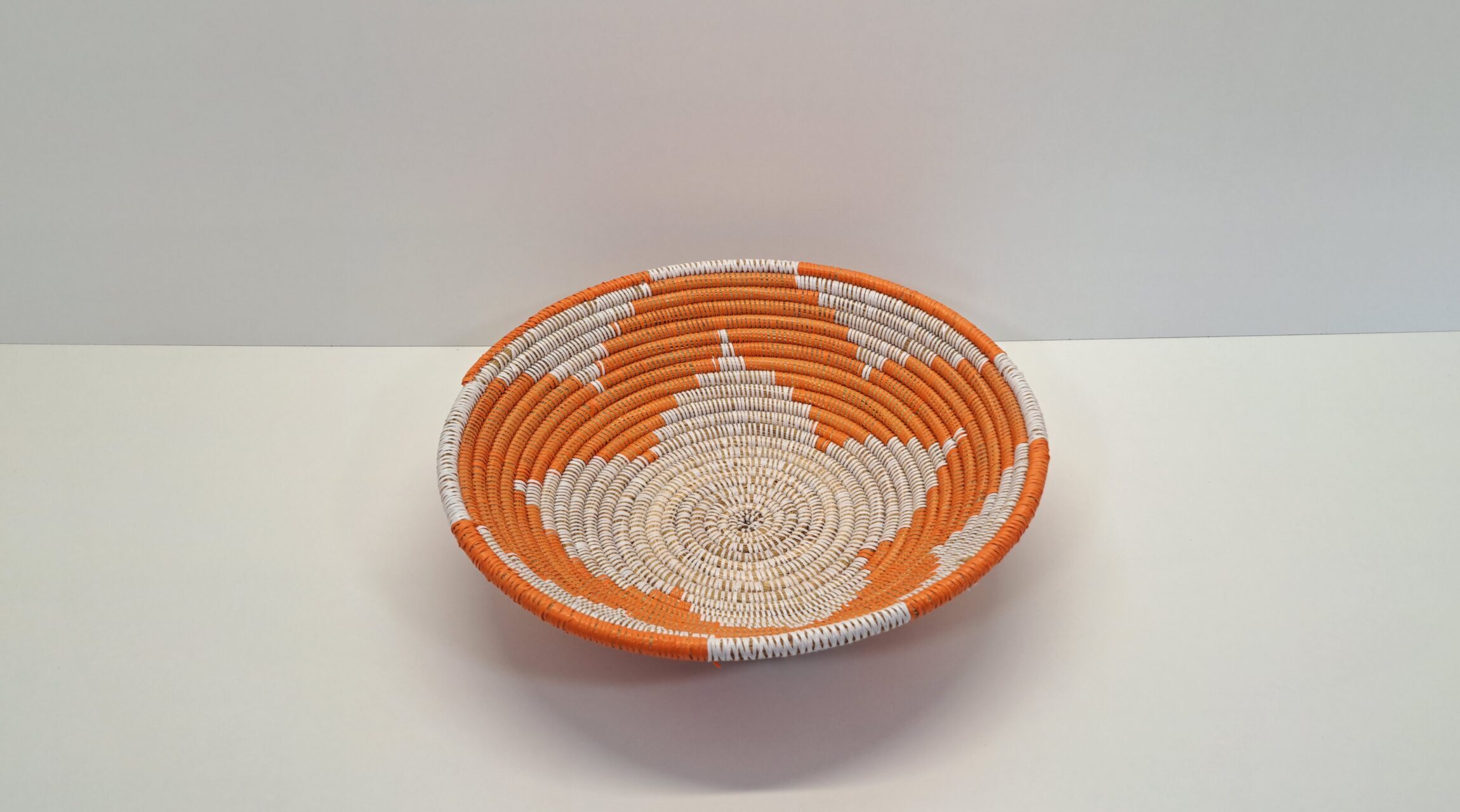 FUENTE CIRCULAR GRANDE ~ BLANCO Y NARANJA - Imagen 3