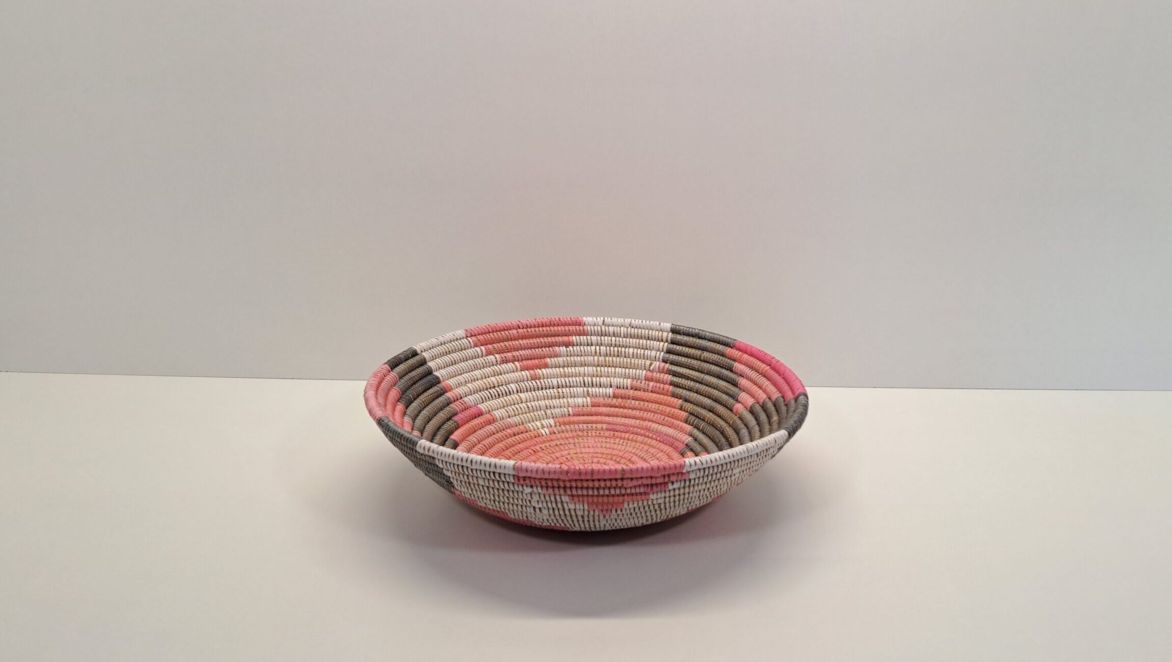 FUENTE CIRCULAR GRANDE ~ ROSA, GRIS Y BLANCO