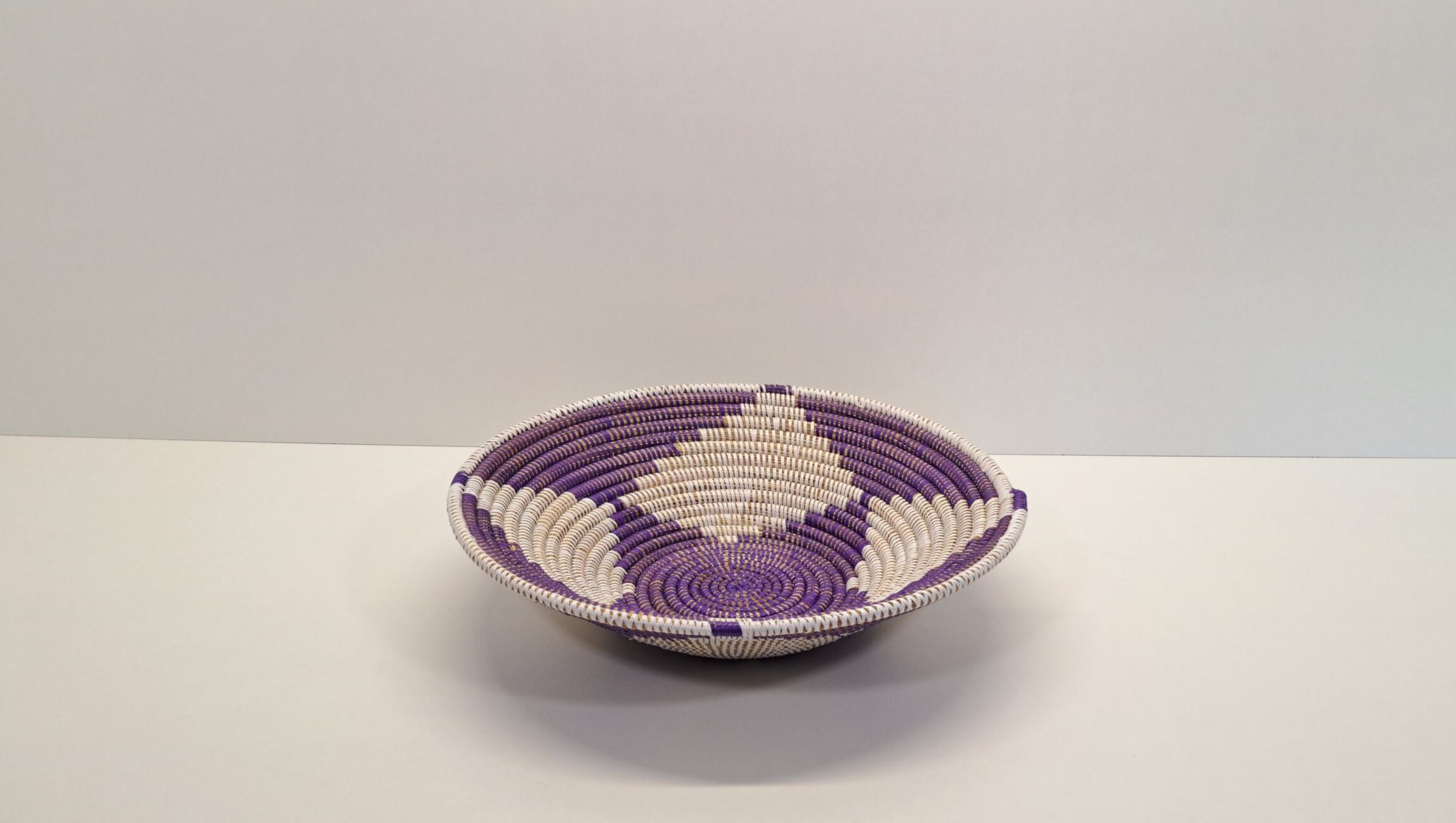 FUENTE CIRCULAR GRANDE ~ VIOLETA Y BLANCO