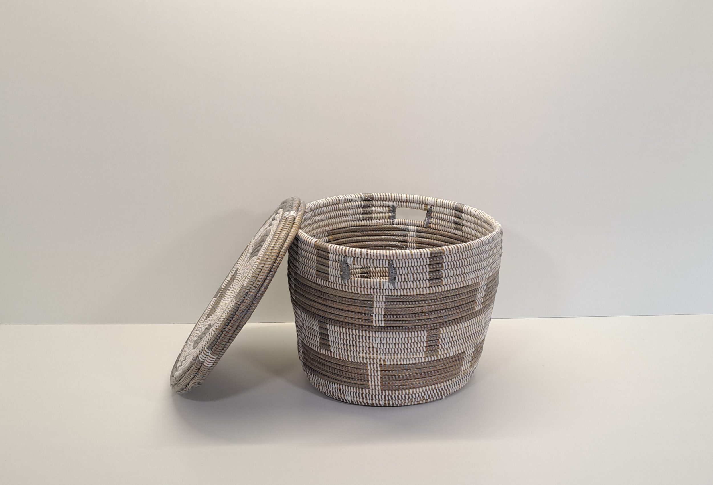 KEUP PEQUEÑO ~ CESTA CON TAPA PLANA GRIS - Imagen 3