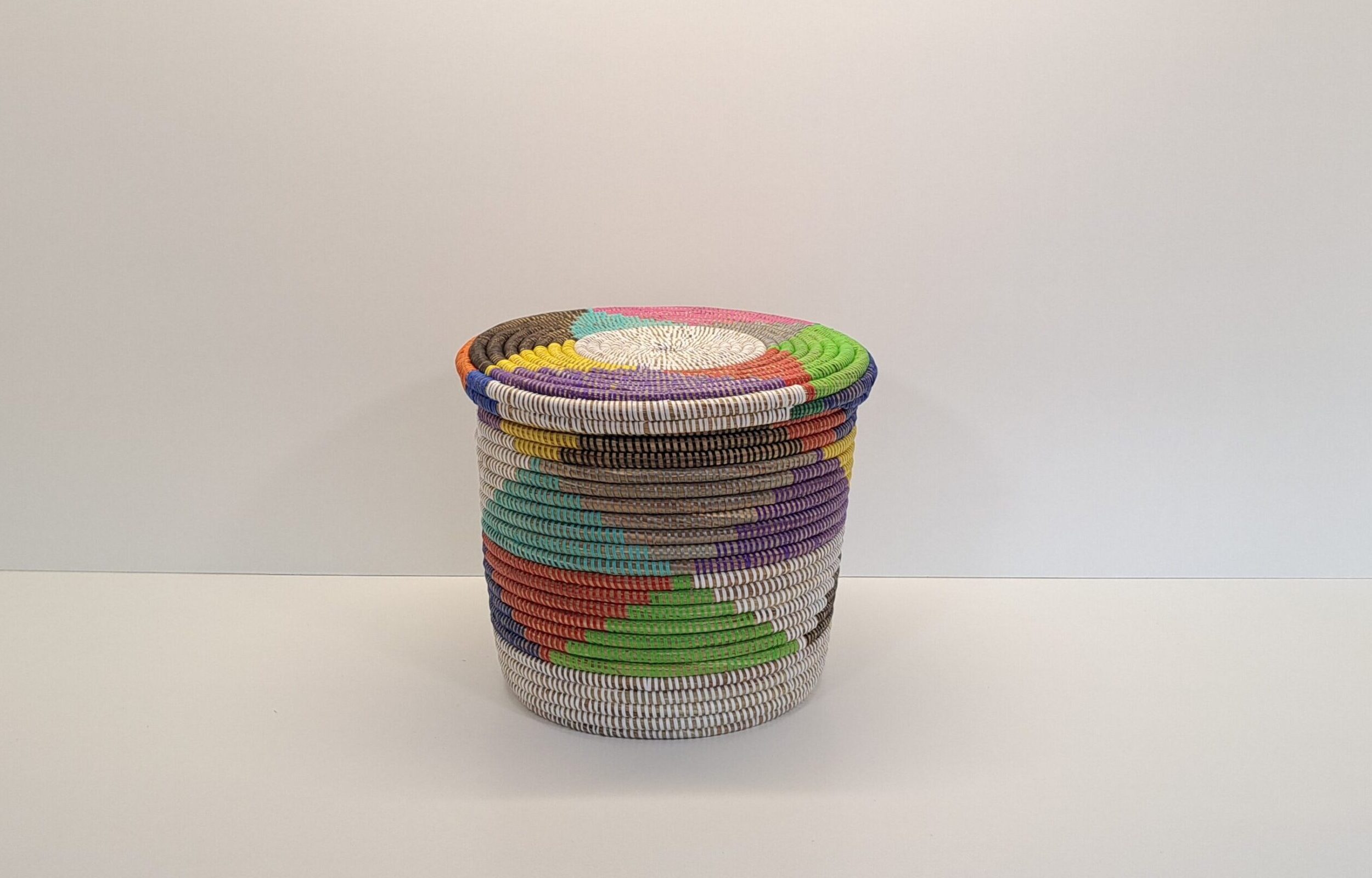 KEUP MEDIANO ~ CESTA CON TAPA PLANA MULTICOLOR