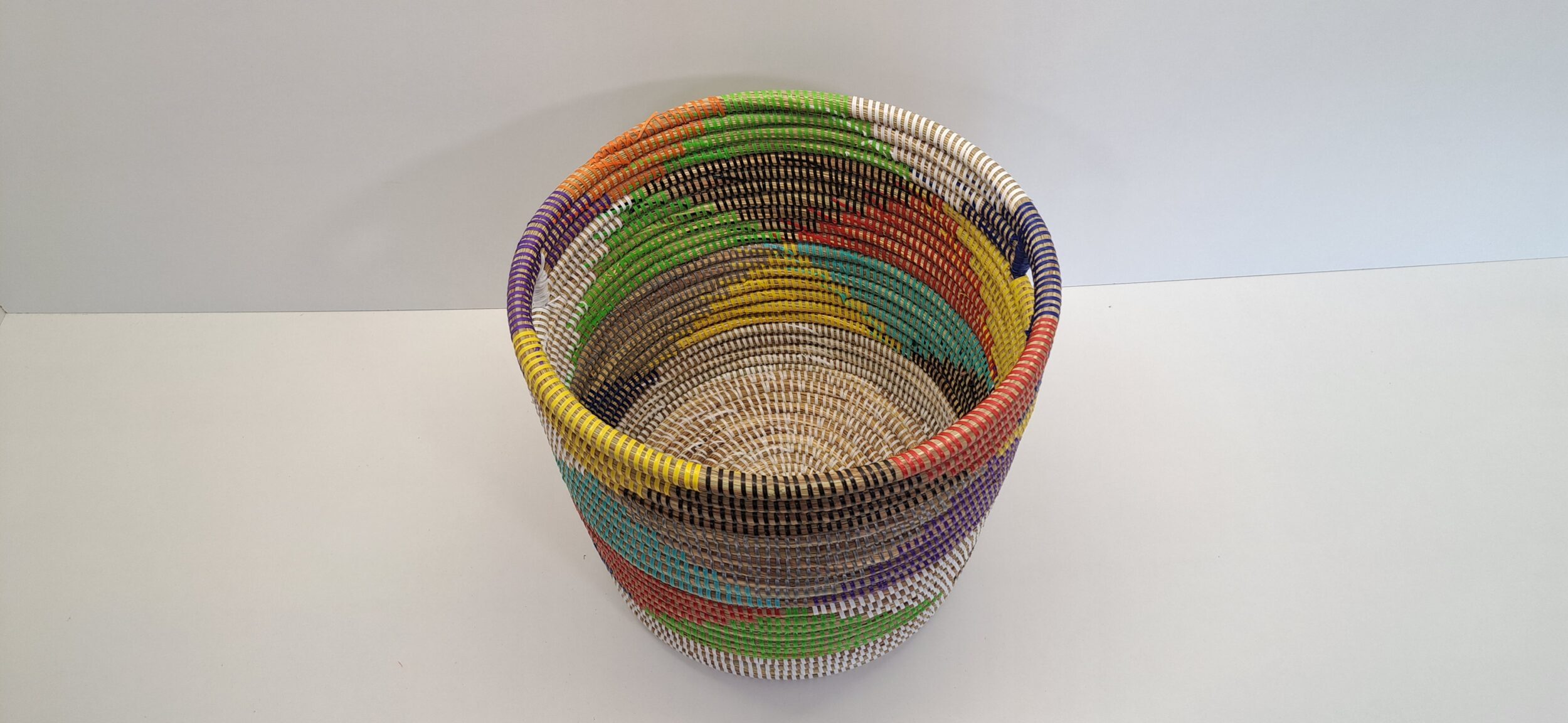KEUP MEDIANO ~ CESTA CON TAPA PLANA MULTICOLOR - Imagen 4