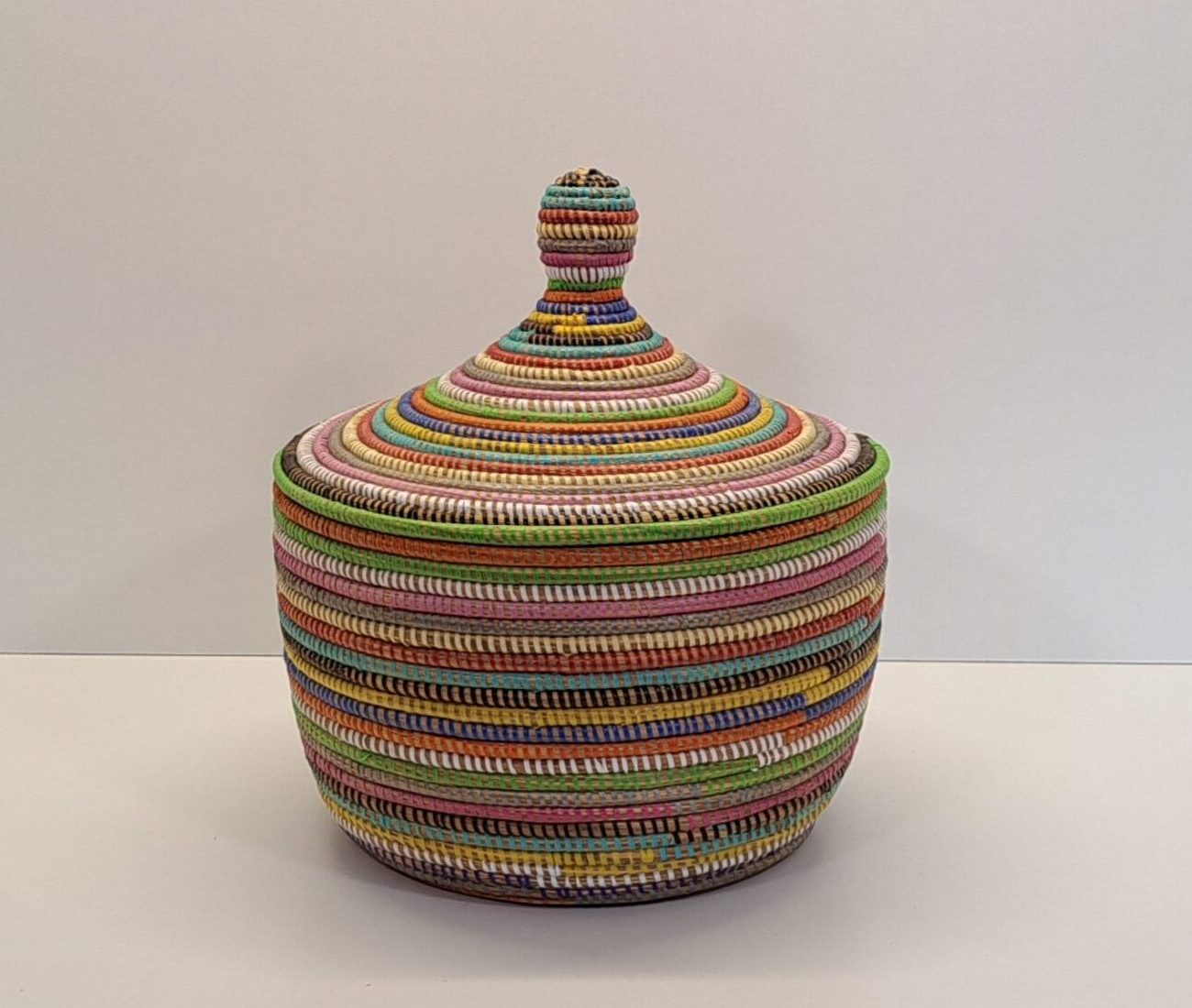 Cesta Artesanal "Souper" Grande con Tapa Tradicional Multicolor