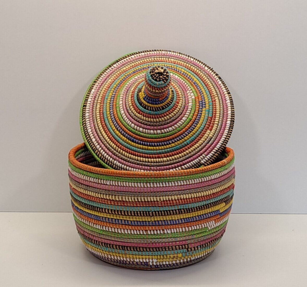 Cesta Artesanal "Souper" Grande con Tapa Tradicional Multicolor - Imagen 2
