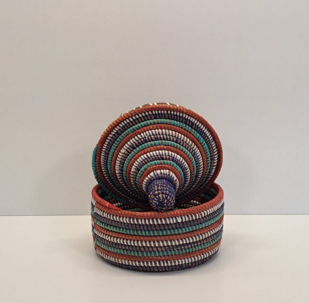 Cesta Artesanal "Souper Pequeña" con Tapa Tradicional Multicolor - Imagen 3