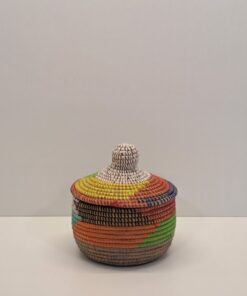 SOUPER PEQUEÑA~ CESTA CON TAPA TRADICIONAL COLORES