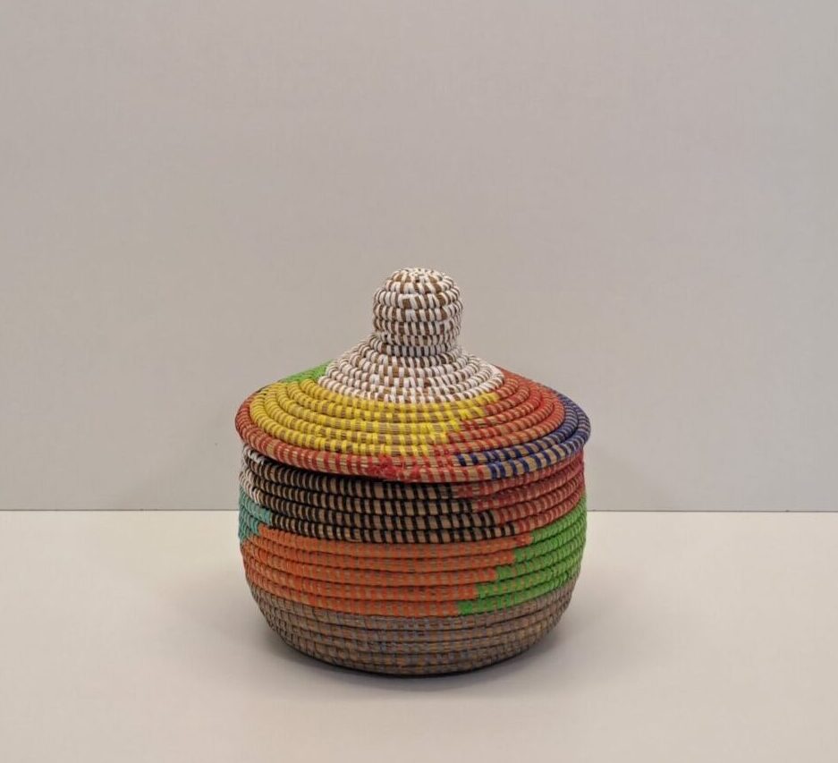 Cesta Artesanal "Souper Pequeña" con Tapa Tradicional Multicolor Patchwork