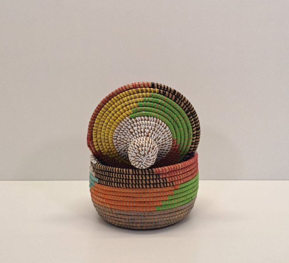 Cesta Artesanal "Souper Pequeña" con Tapa Tradicional Multicolor Patchwork - Imagen 2