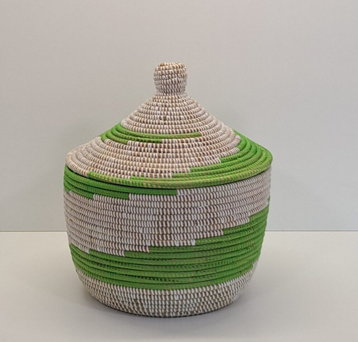 Cesta Artesanal "Souper" Grande con Tapa Tradicional Blanco & Verde