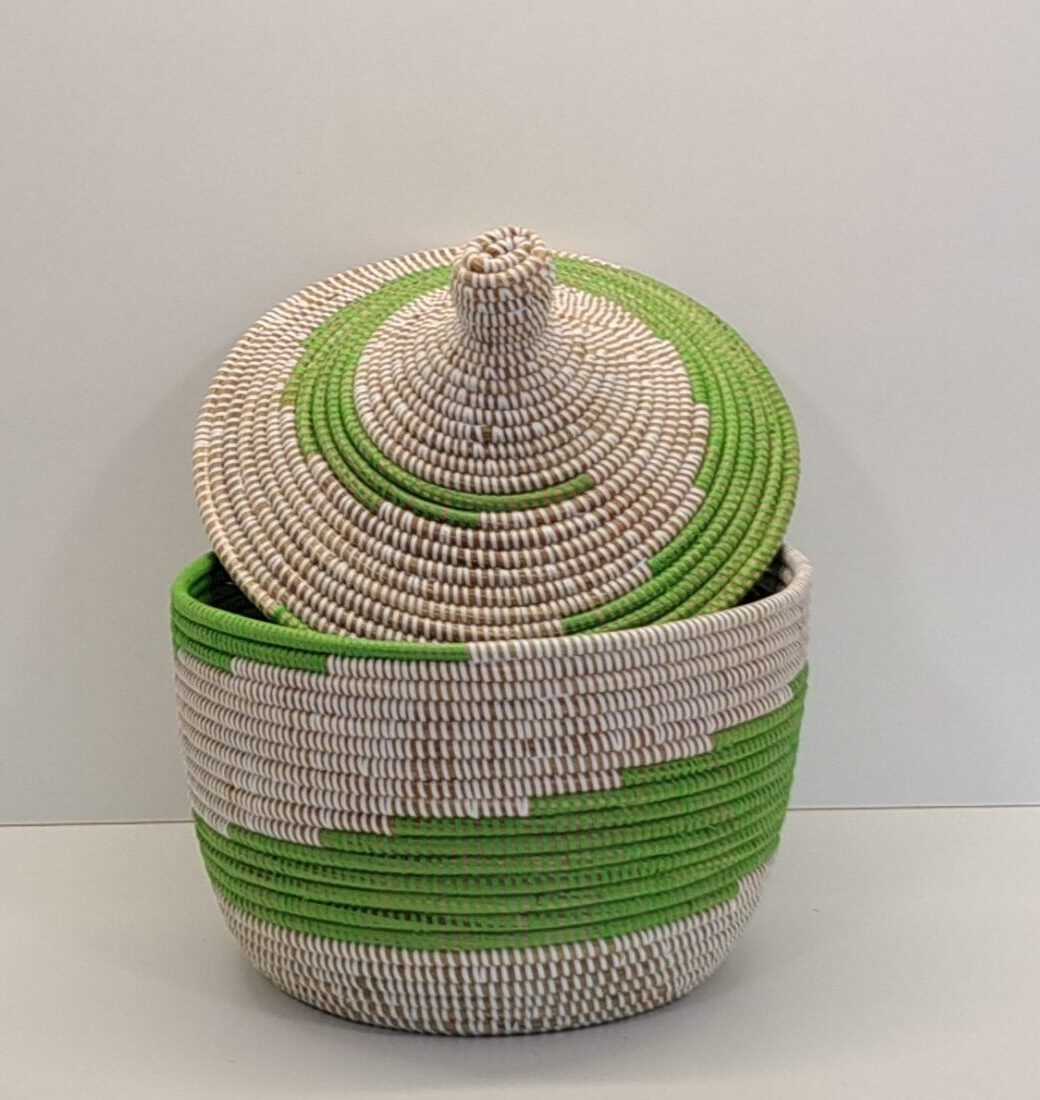 Cesta Artesanal "Souper" Grande con Tapa Tradicional Blanco & Verde - Imagen 2