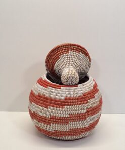 Alternative view of TAKH ~ CESTA CON TAPA TRADICIONAL ROJO BLANCO