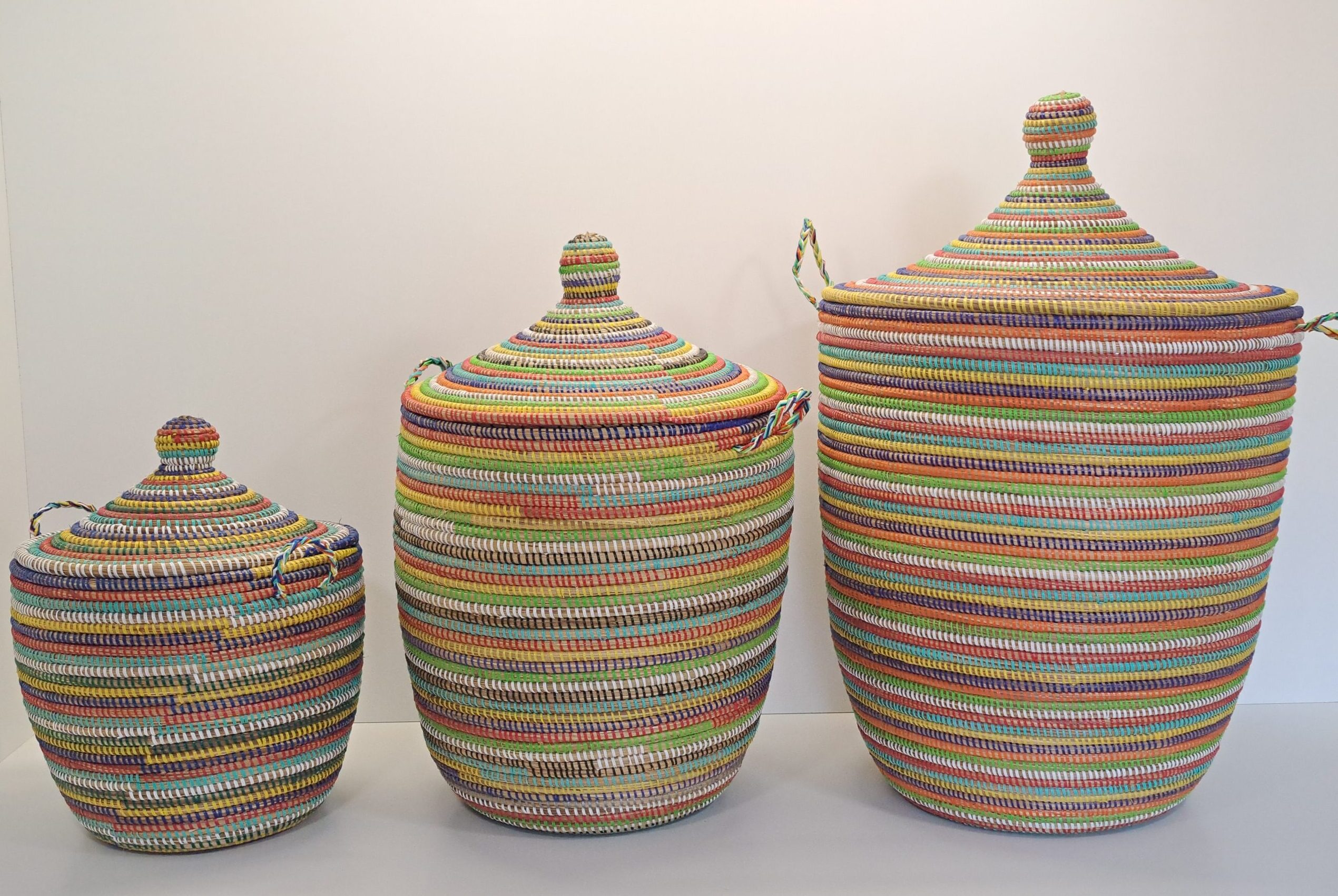 CONJUNTO TEGELE ~ CESTA CON TAPA TRADICIONAL ARCOIRIS – 3 Uds.