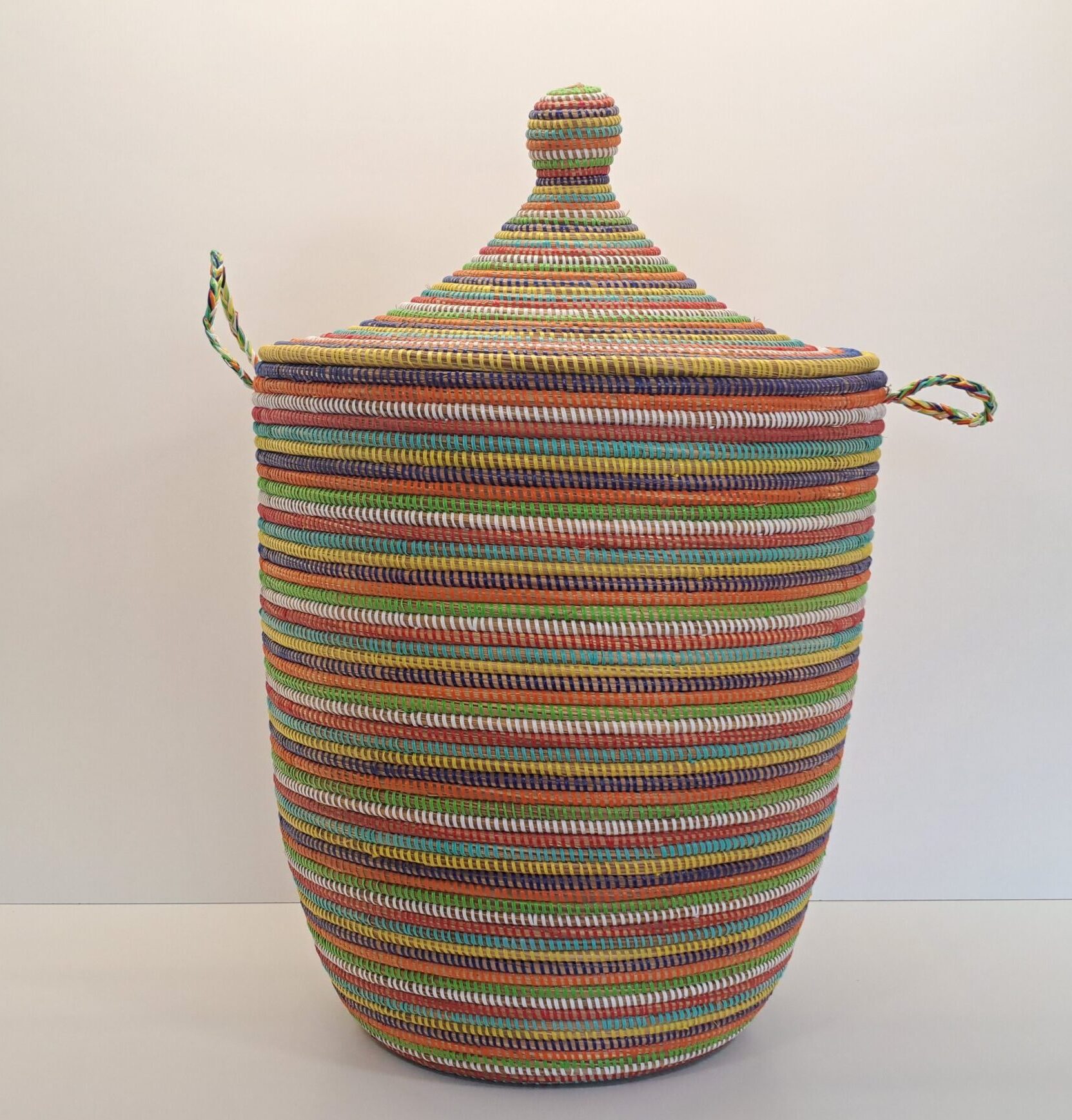 Cesta Artesanal "Tegele Grande" con Tapa Tradicional Multicolor Arcoíris