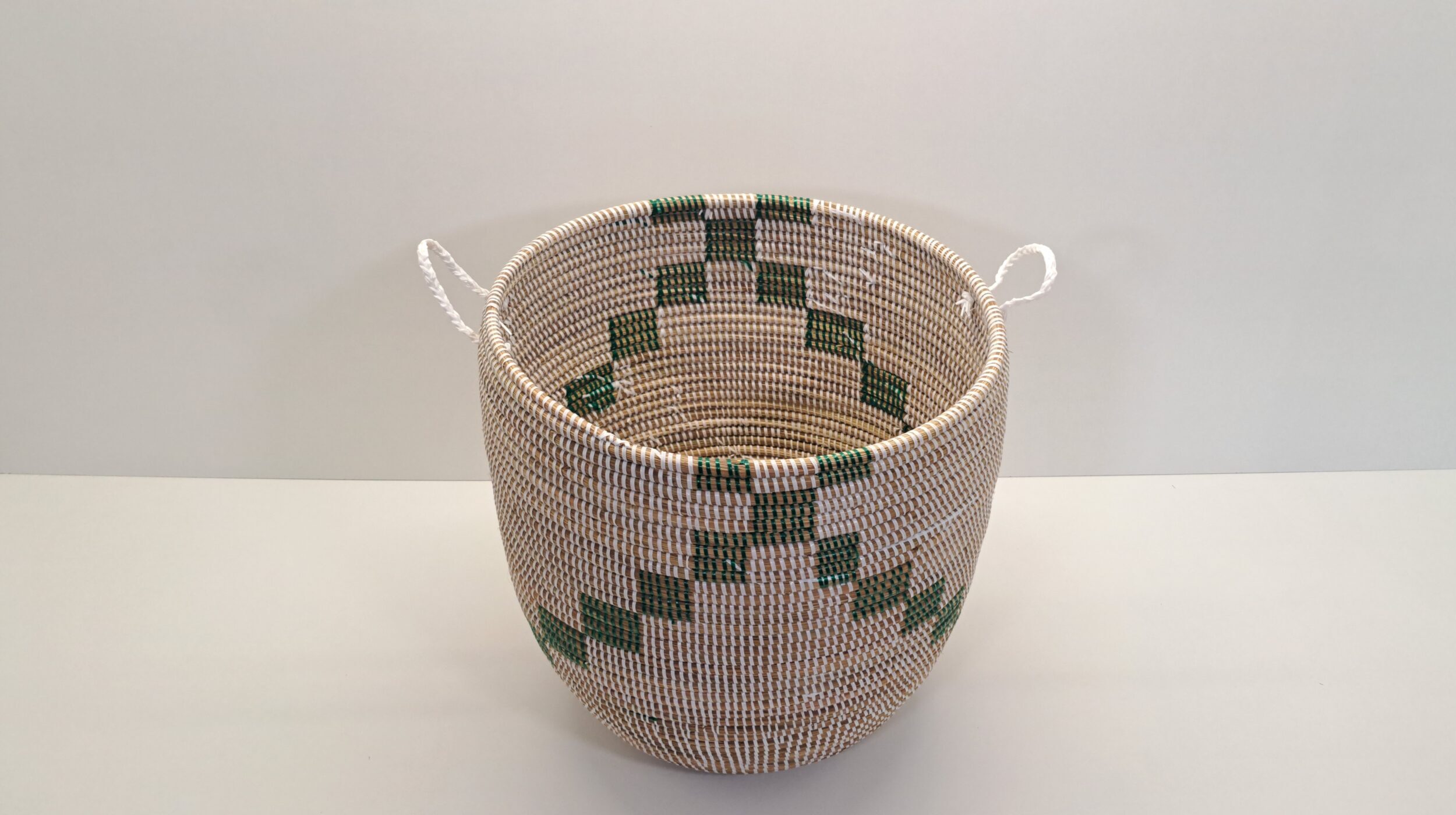 TEGELE MEDIANO ~ CESTA CON TAPA TRADICIONAL BLANCO Y VERDE - Imagen 4