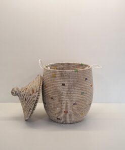 Alternative view of TEGELE PEQUEÑO ~ CESTA CON TAPA TRADICIONAL BLANCO Y COLORES