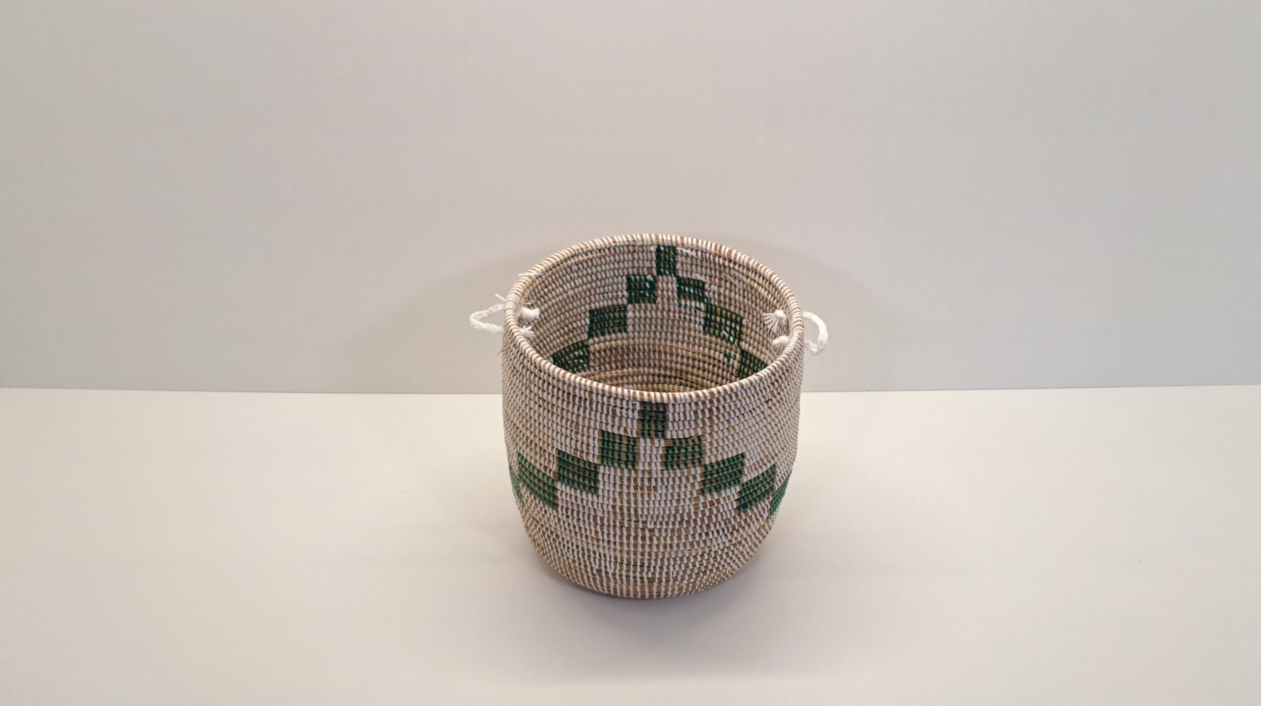 TEGELE PEQUEÑO ~ CESTA CON TAPA TRADICIONAL BLANCO Y VERDE - Imagen 4
