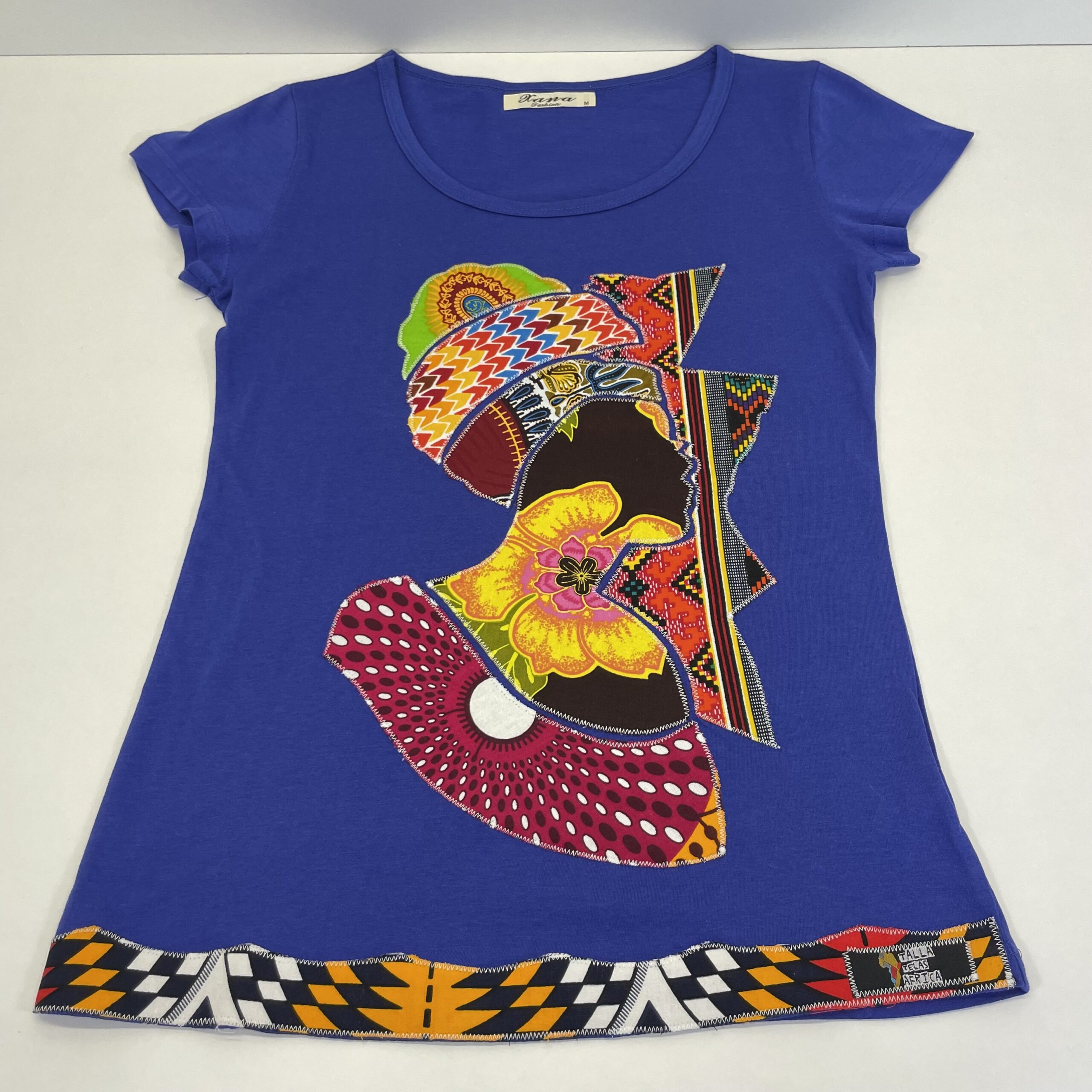 XANA Camiseta Artesanal "El Segundo Turbante de la Reina" – Color Azul y Aplique Hecho a Mano (Talla M) - Imagen 3