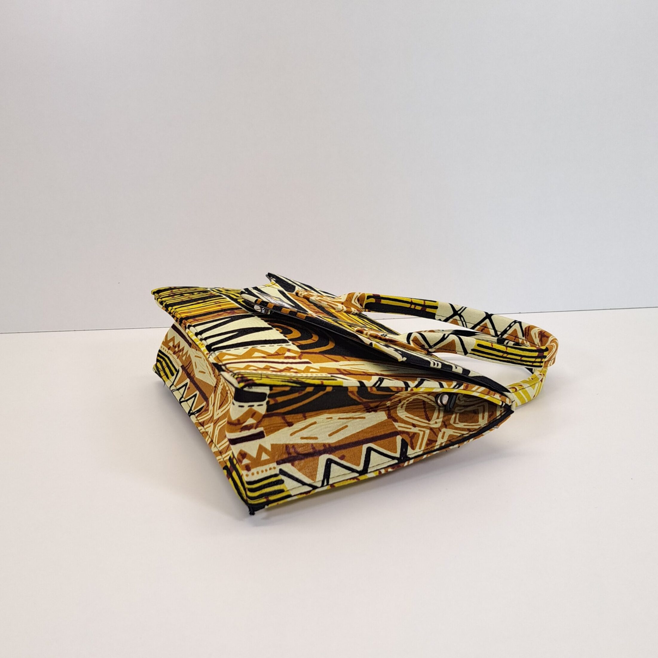 Bolso Maletín "Legado Bogolan" – Hecho a Mano con Doble Asa y Estampado Geométrico y Doble Asa - Imagen 5