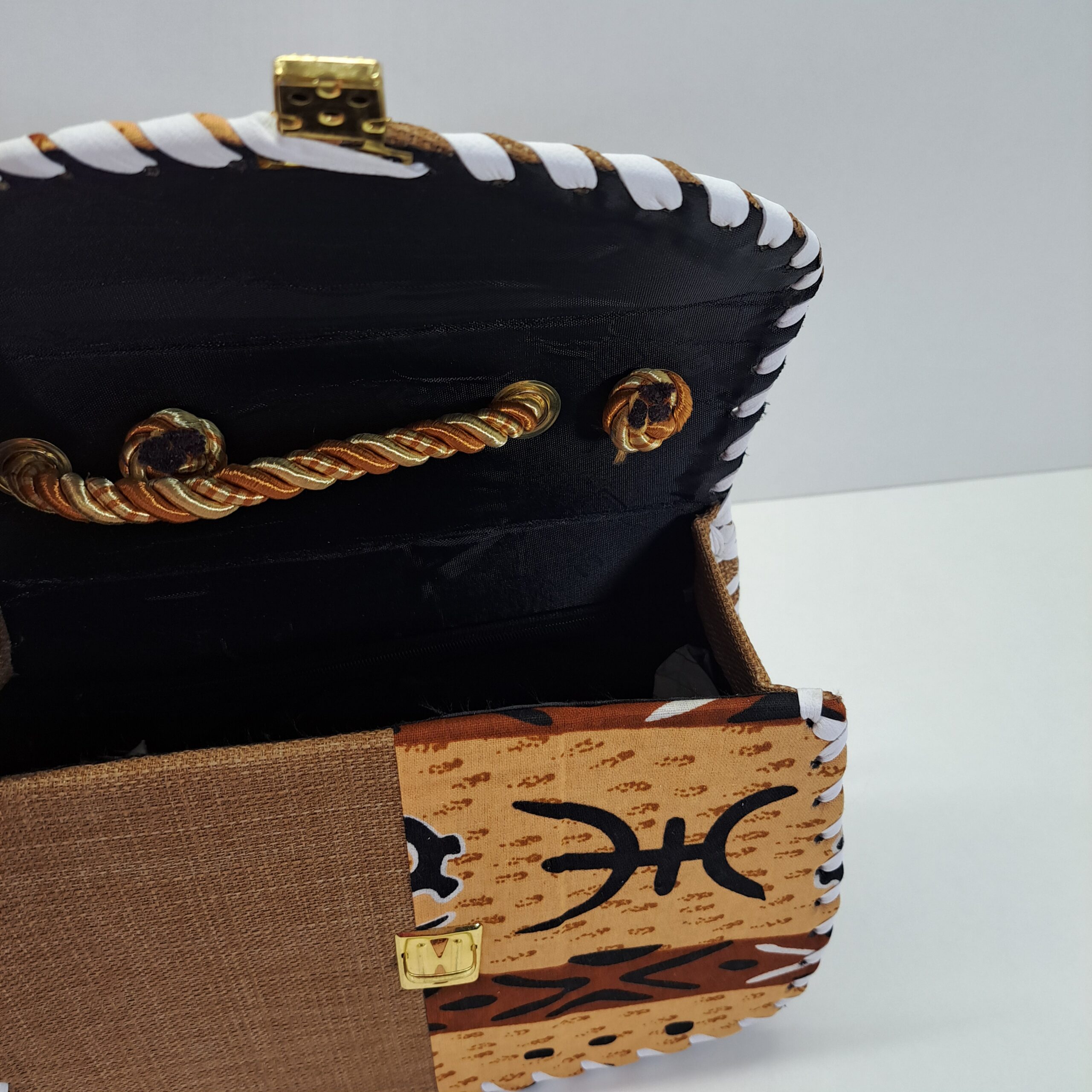 Bolso Caja "Santuario Étnico" – Hecho a Mano en Yute Natural y Asas de Cordón - Imagen 7