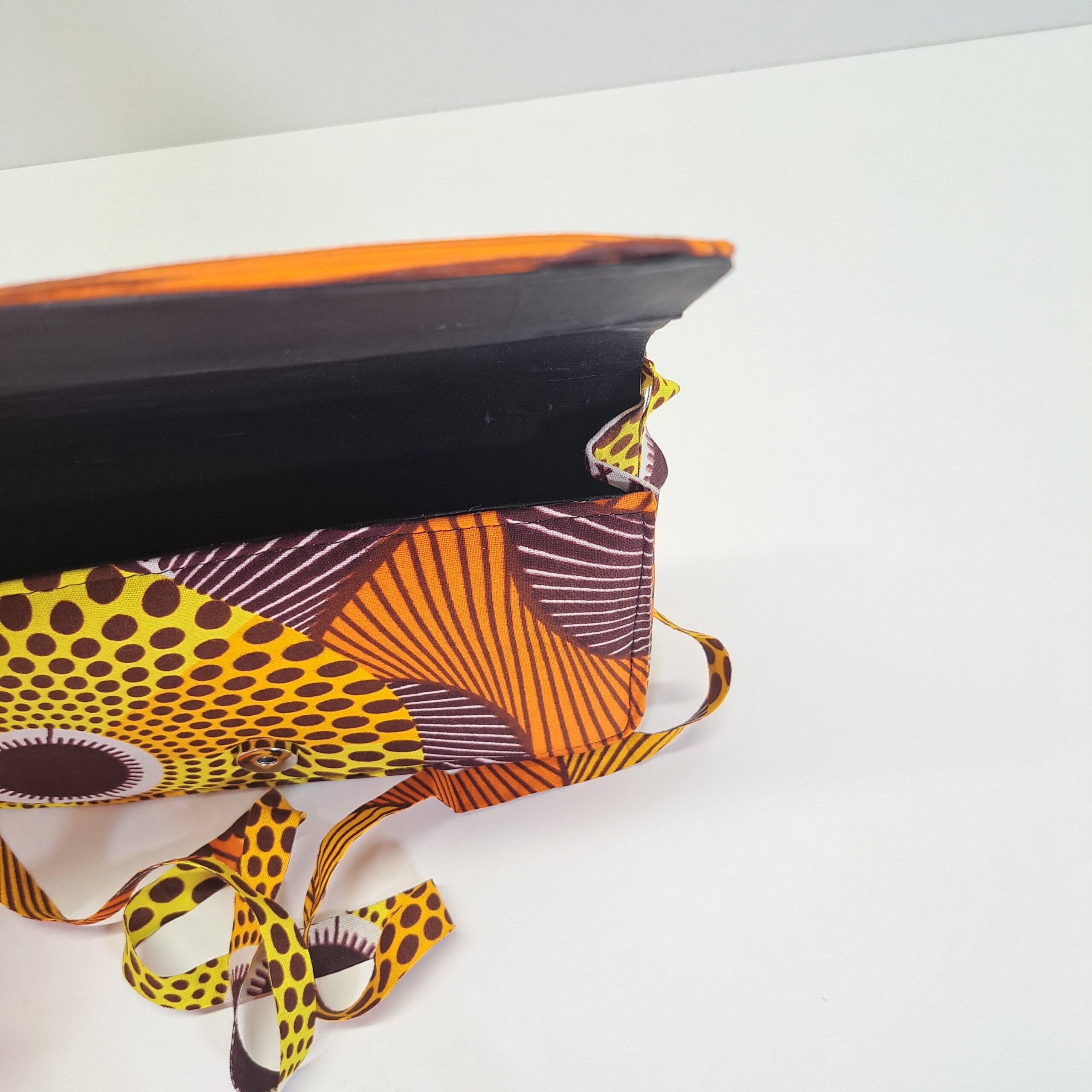 Bolso de Mano & Bandolera "Duna del Sáhara" – Diseño Rígido en Tela Wax - Imagen 7