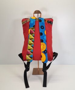 Alternative view of Mochila "Raíces de Baobab" – Diseño Único Hecho a Mano con Retazos Wax (Roja)