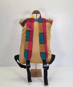 Alternative view of Mochila "Homenaje Maathai" – Diseño Único Hecho a Mano con Perfil Africano (Camel)