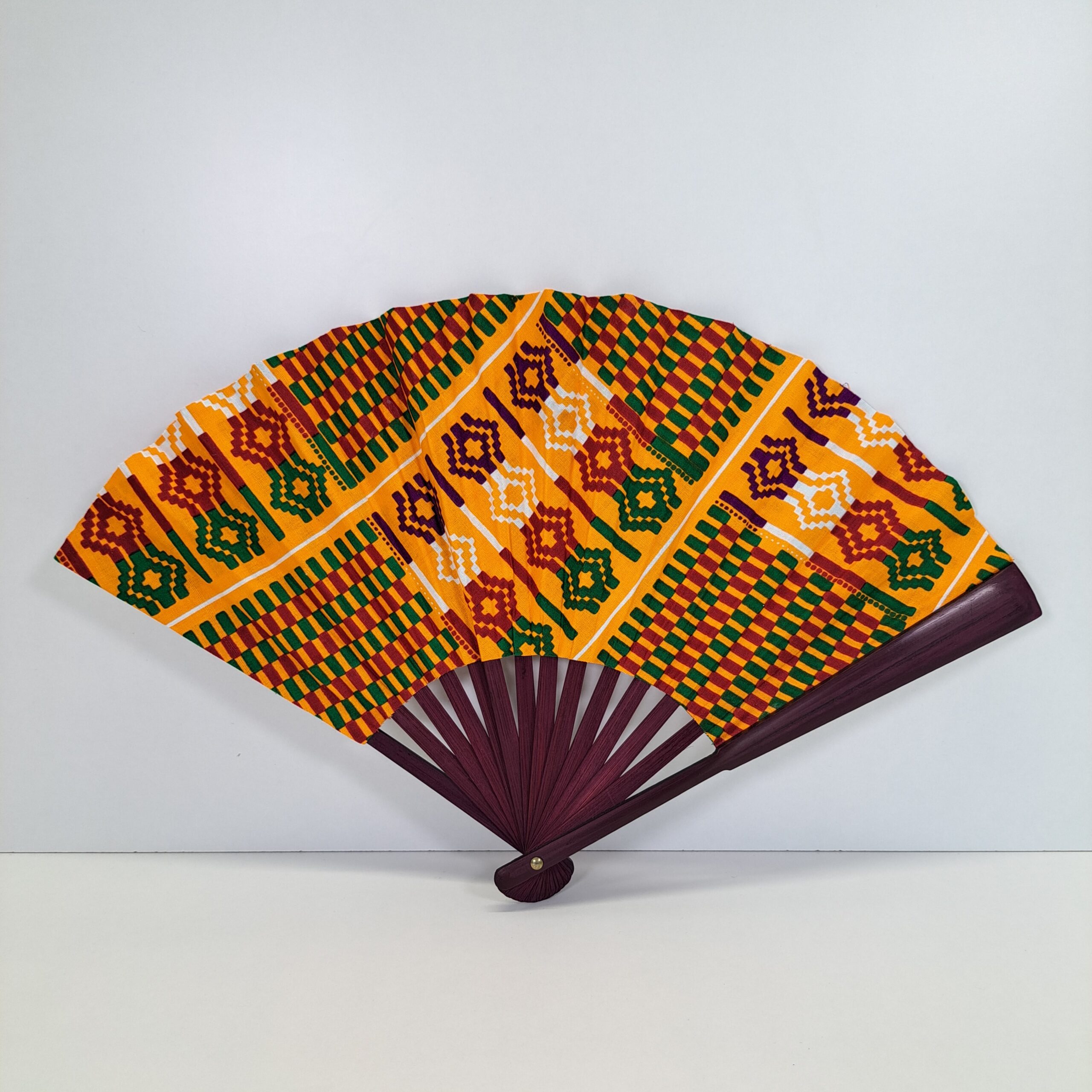 Abanico "Mandala Solar" – Diseño Único Hecho a Mano con Doble Tela Wax