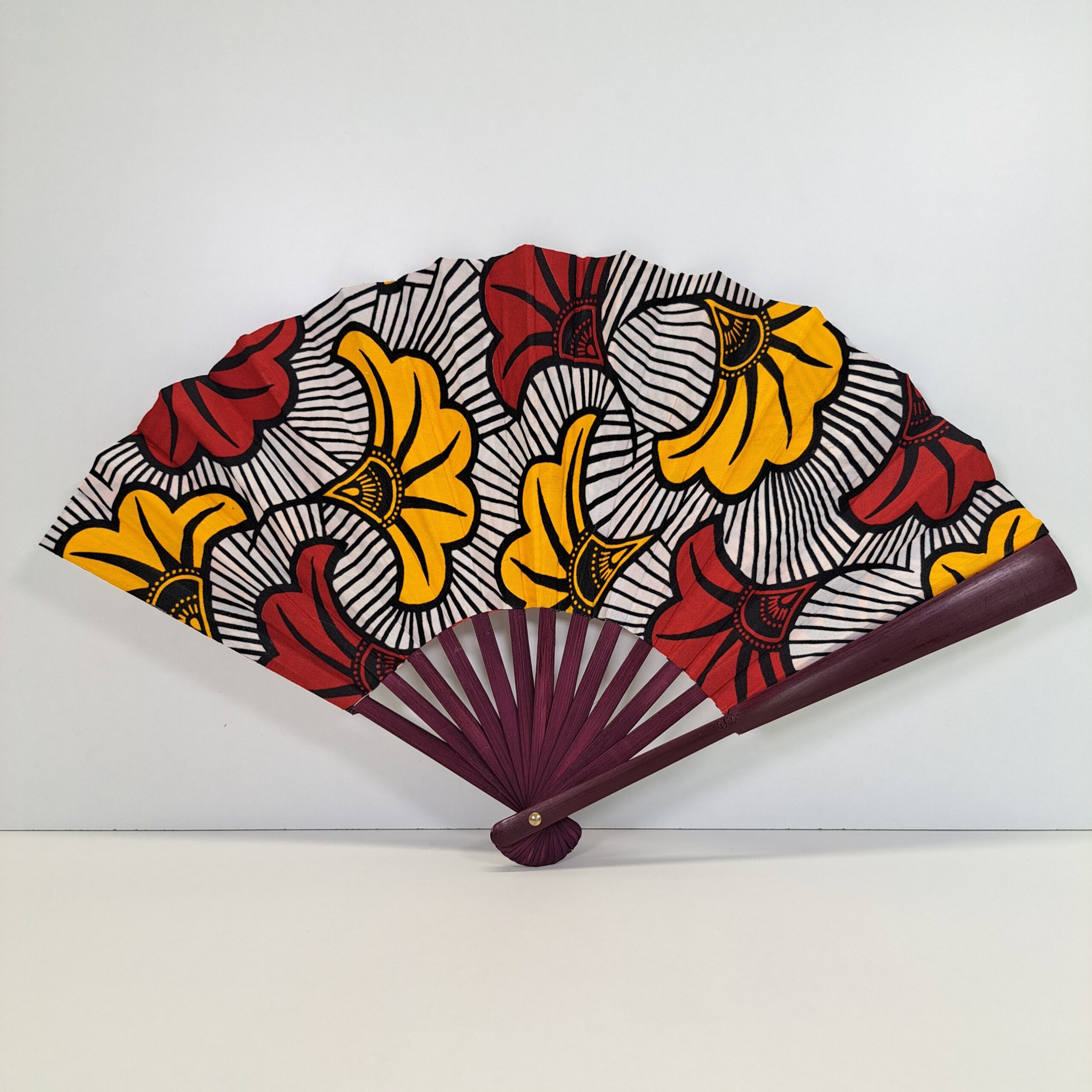 Abanico "Esencia Africana" – Diseño Único Hecho a Mano con Doble Tela Wax