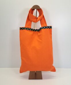 Alternative view of Bolsa "Turbante de la Libertad" – Diseño Único con Mosaico de Telas Wax (Naranja)