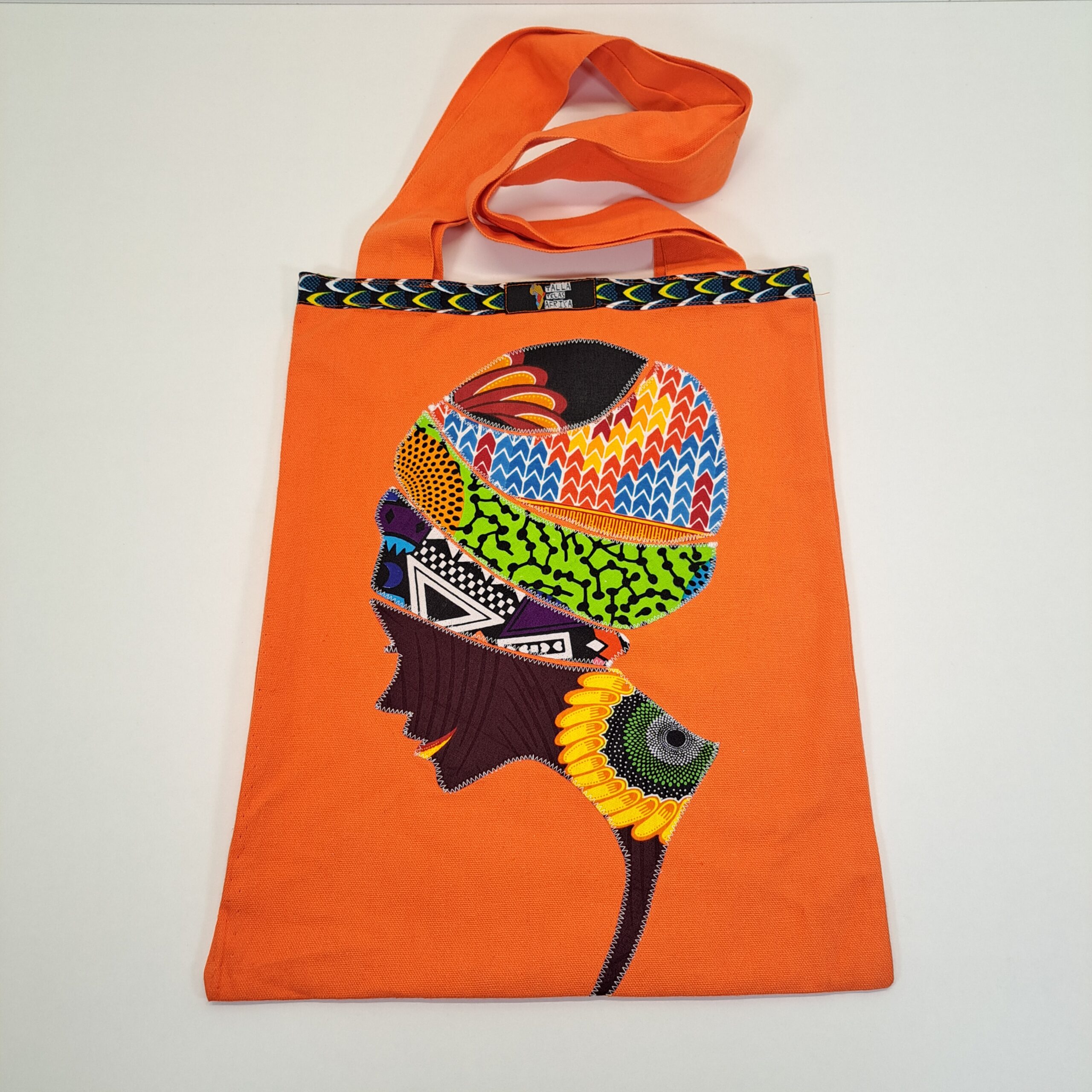 Bolsa "Turbante de la Libertad" – Diseño Único con Mosaico de Telas Wax (Naranja) - Imagen 3