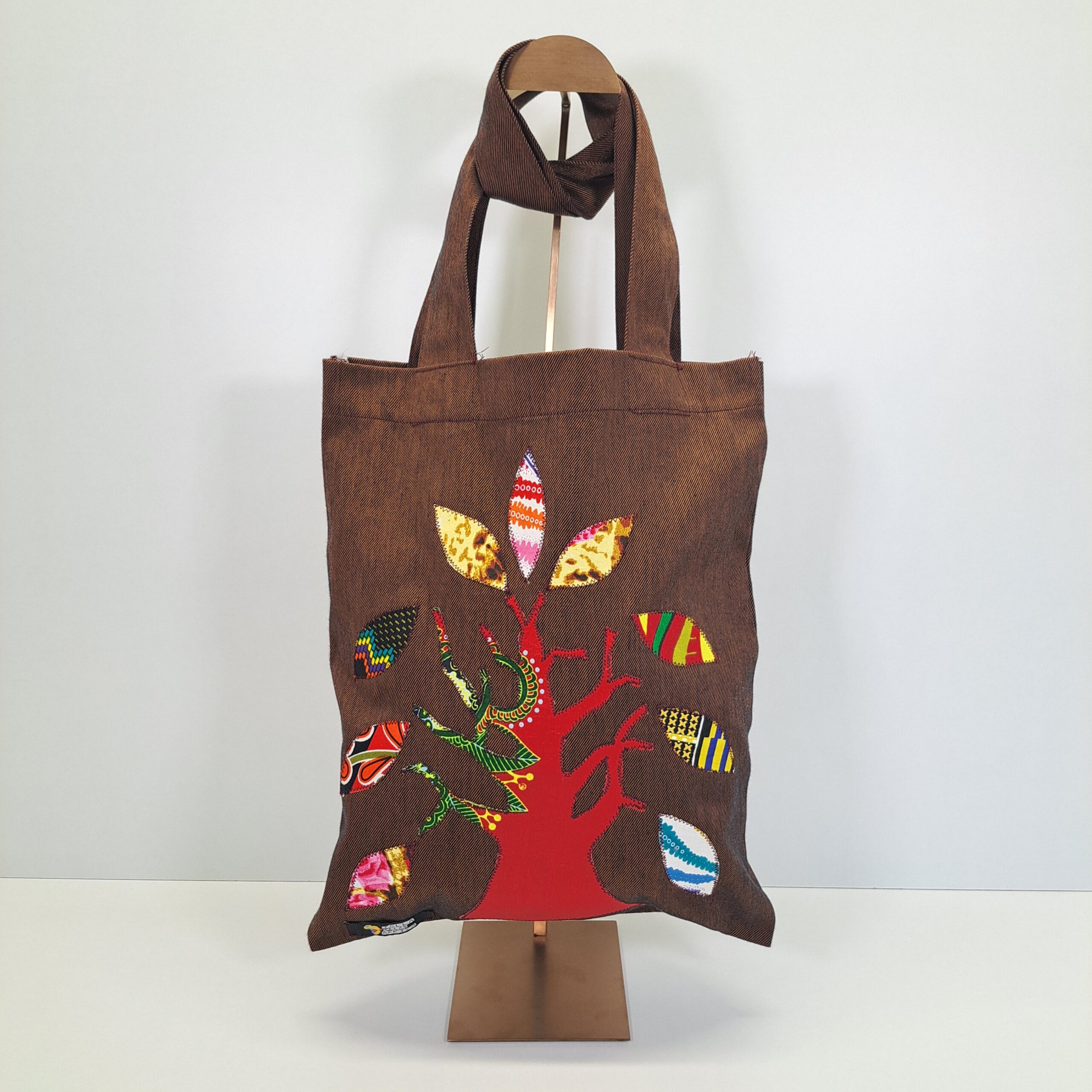 Bolsa "Baobab Ancestral" – Diseño Único con Mosaico de Telas Wax (Marrón Chocolate)