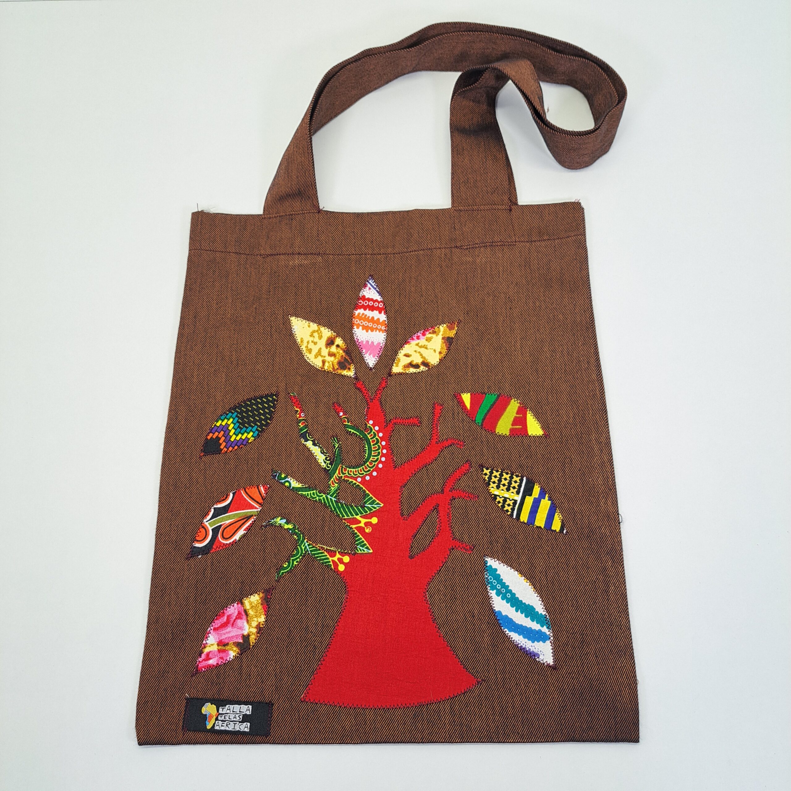 Bolsa "Baobab Ancestral" – Diseño Único con Mosaico de Telas Wax (Marrón Chocolate) - Imagen 3