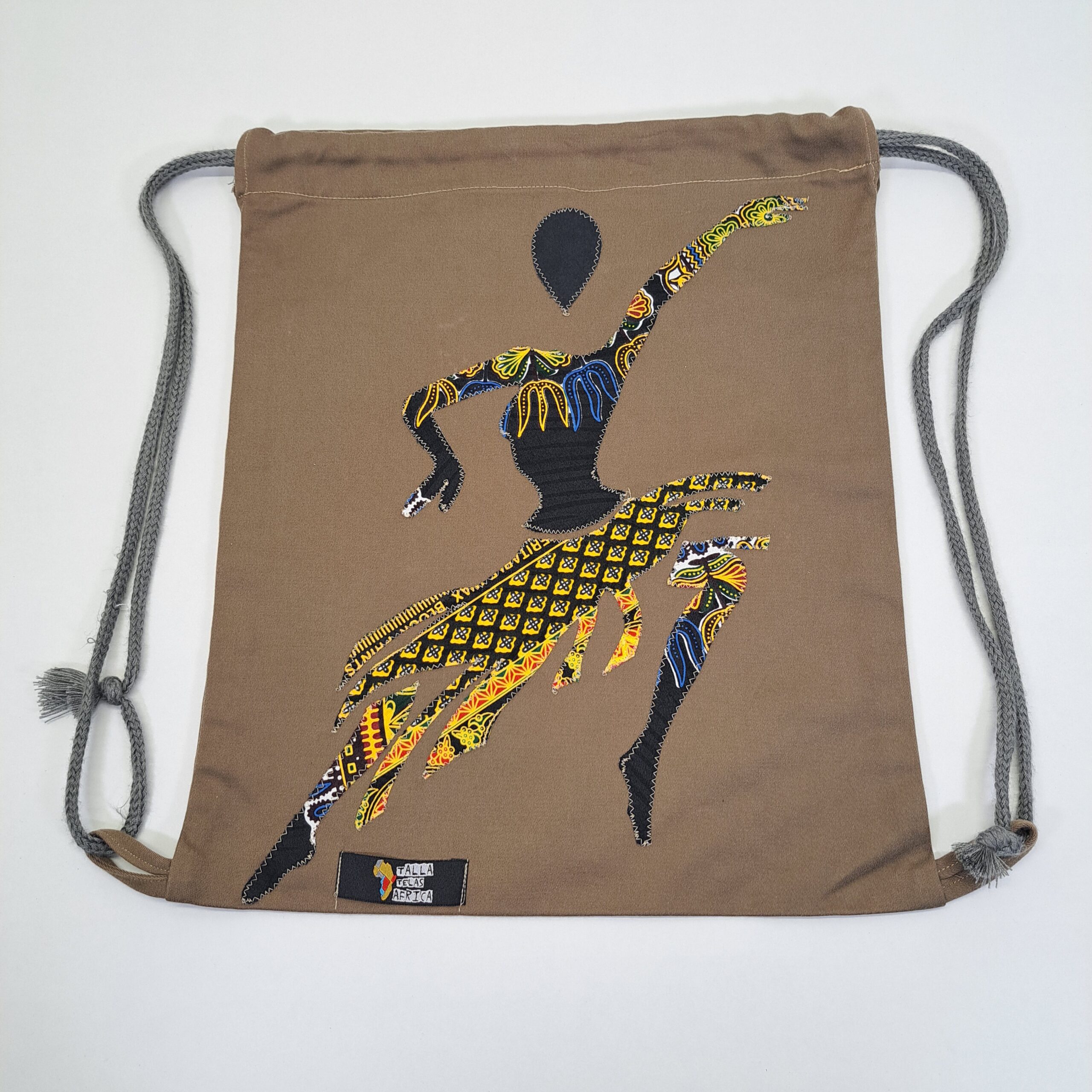 Mochila de Cordones "Bailarina de la Sabana" – Arte Textil en Movimiento (Marrón Tierra)