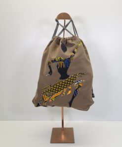 Alternative view of Mochila de Cordones "Bailarina de la Sabana" – Arte Textil en Movimiento (Marrón Tierra)