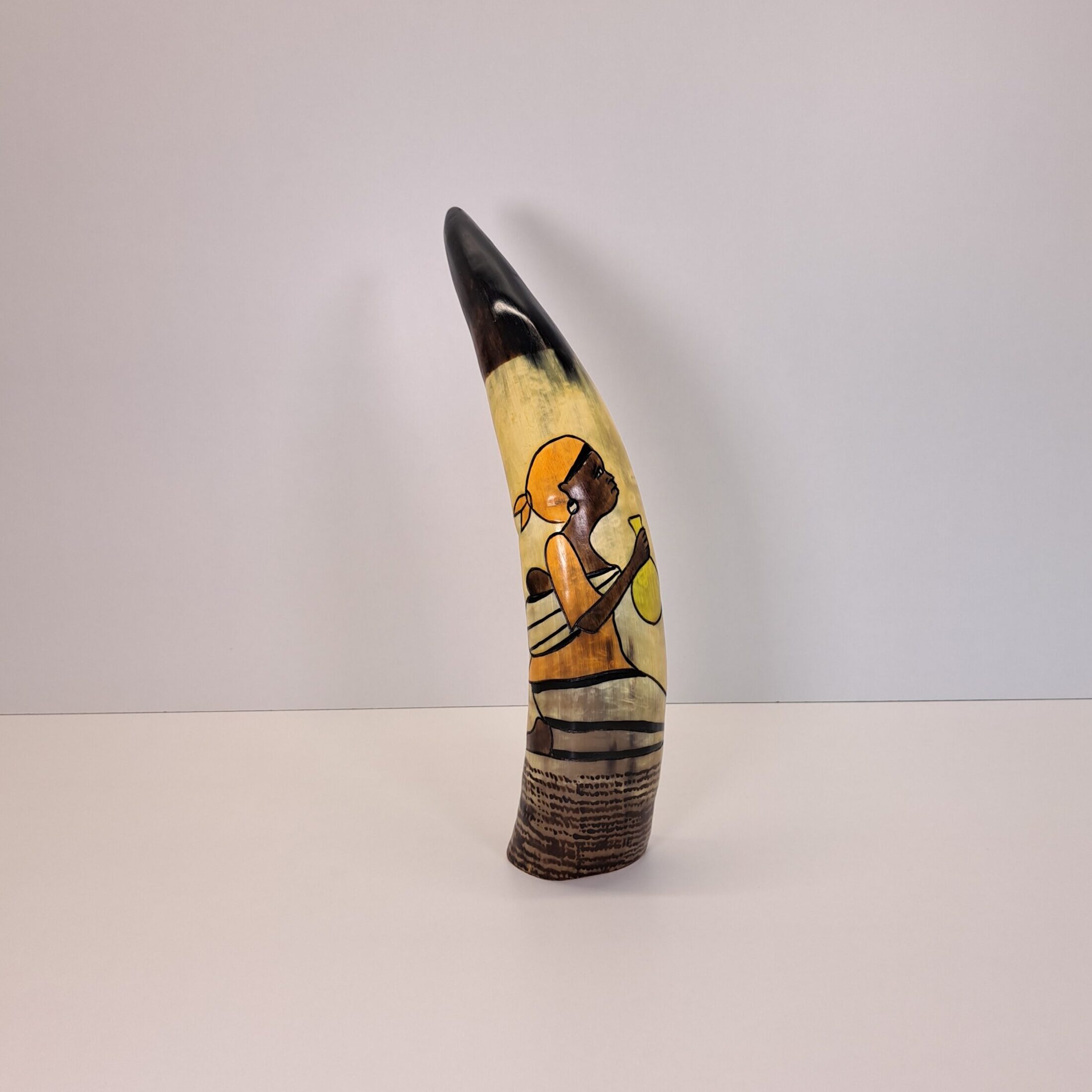 Cuerno de Vaca Decorativo Inciso y Pintado – Escena 'La Cosecha' (Pequeño)