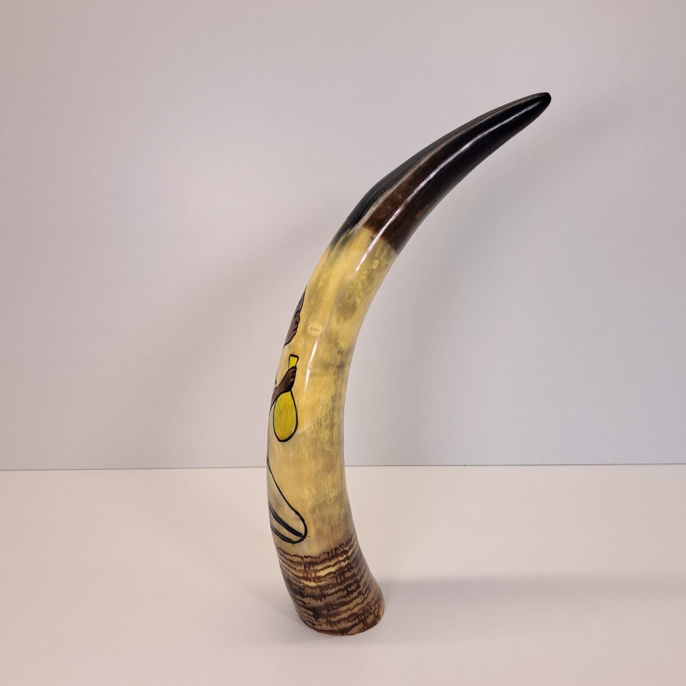 Cuerno de Vaca Decorativo Inciso y Pintado – Escena 'La Cosecha' (Pequeño) - Imagen 4