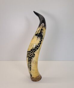 Alternative view of Cuerno de Vaca Decorativo Pintado a Mano – Diseño 'Jirafa de la Sabana' (Mediano)