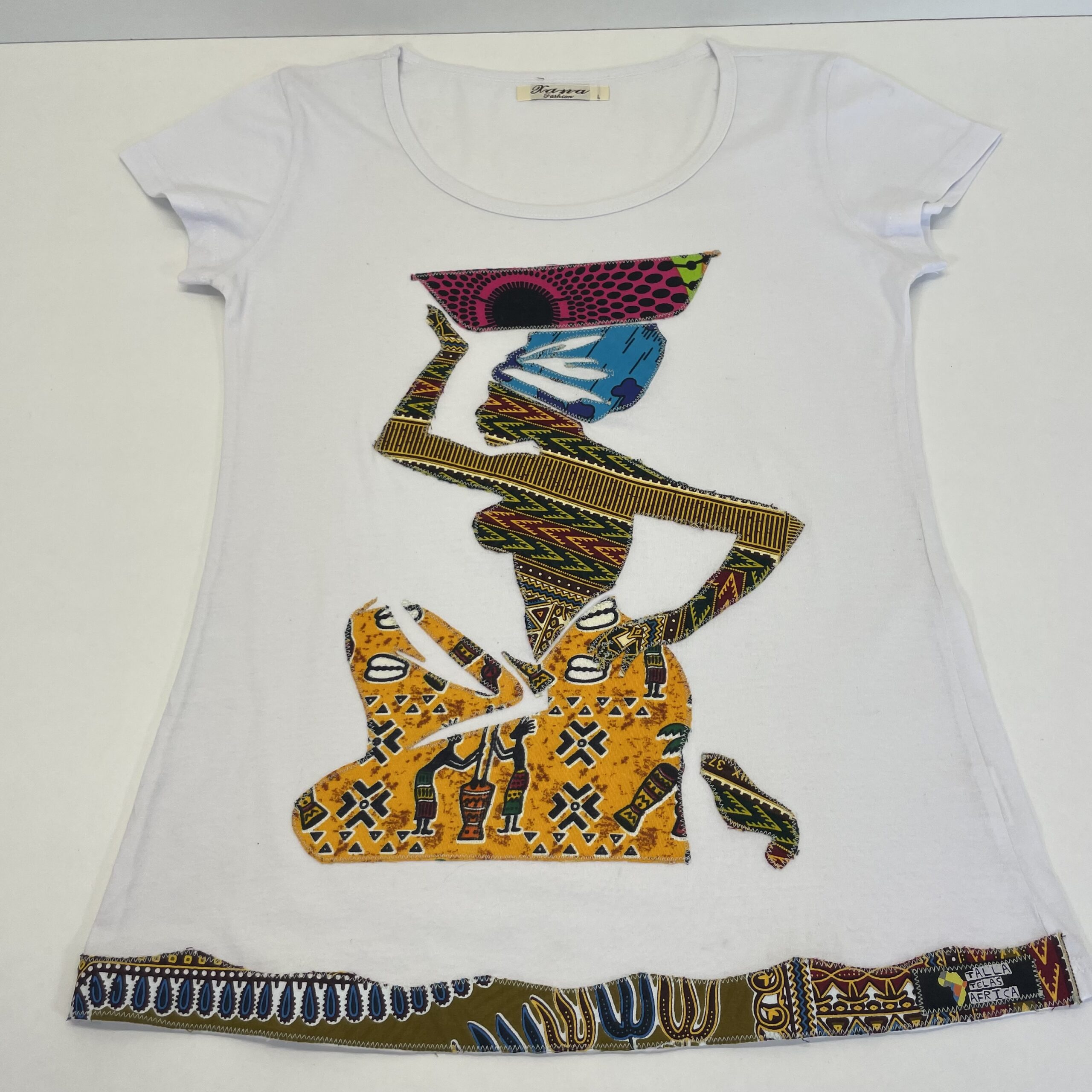 Camiseta Artesanal Colección "Matabane" – Color Blanco y Aplique Hecho a Mano (Talla L) - Imagen 3
