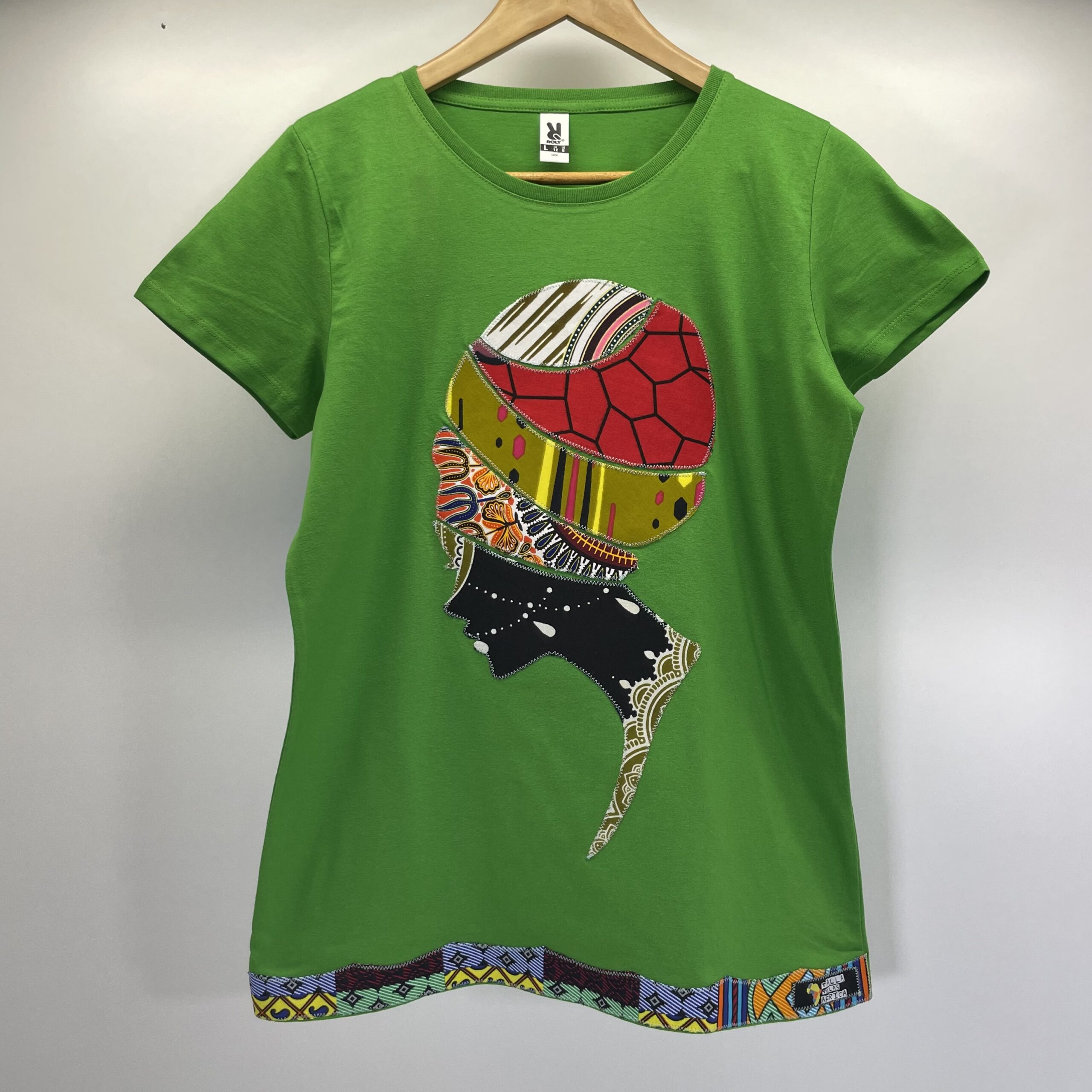ROLY - Camiseta Artesanal Colección "Turbante de la libertad" – Color Verde y Aplique Hecho a Mano (Talla L)