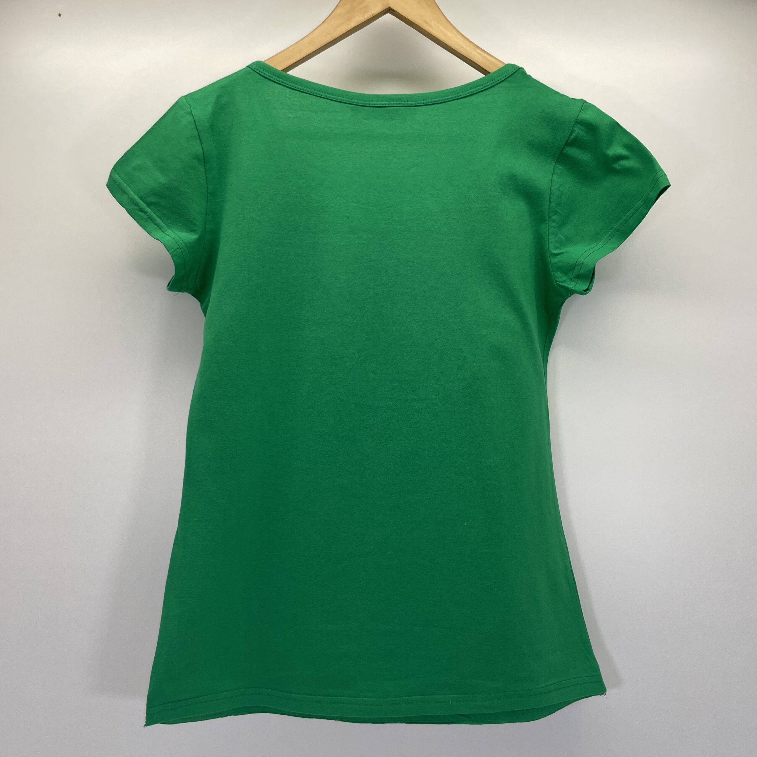 XANA - Camiseta Artesanal Colección "Matabane" – Color Verde y Aplique Hecho a Mano (Talla L) - Imagen 2